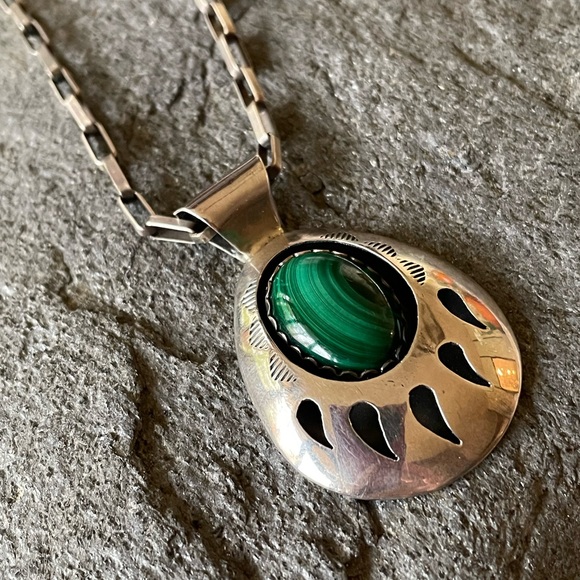Navajo Vintage Native American Malachite Bear Paw Pendant - Picture 1 of 9